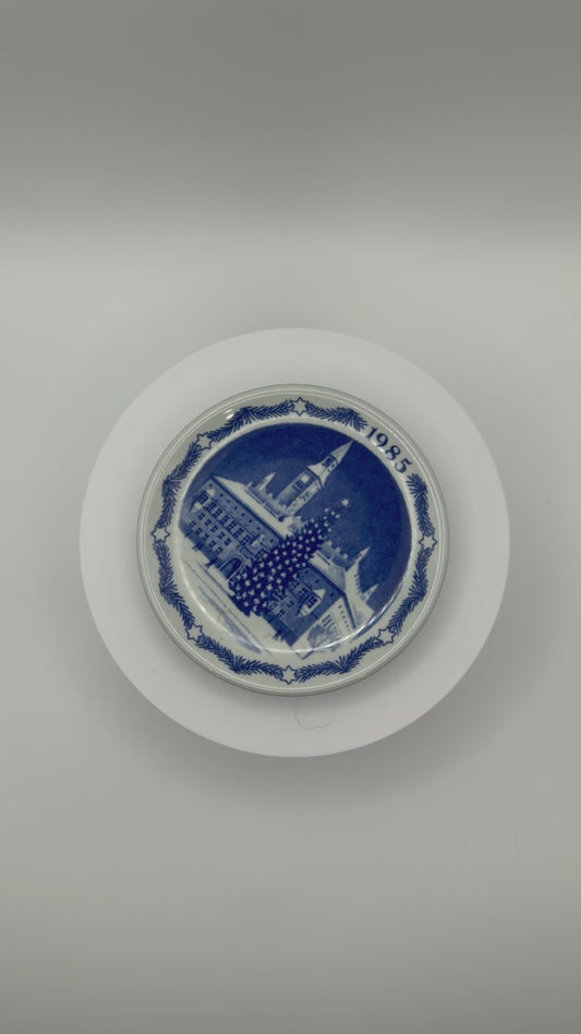 Vintage 1985 Royal Copenhagen Mini Christmas Plate – Townhall of Copenhagen